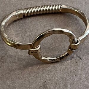 HAMMERED BRUTALIST LOOK Gold Bracelet CIRCLE